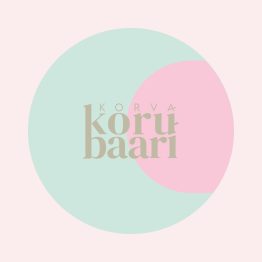 Tyypit Korvakorubaari on korvispaja, jossa suunnittelet lempikorvikset ihan itse! Korvakorubaarissa ei tarvita kokemusta tai sen kummempaa osaamista - opastus kuuluu hintaan, mutta korvisten suunnittelussa voit tehdä juuri niin paljon tai vähän, kuin haluat; voit koota korvikset itse tai ne kootaan sulle valmiiksi. Ei stressiä! Varaa oma korvispajasi - ihana luova yhdessäolon hetki vaikkapa tyhy-päivään, polttareille, kaveriporukan kokoontumiseen, babyshoweriin tai tiimin ilahduttamiseksi. Mainio tapa nauttia yhdessäolosta!