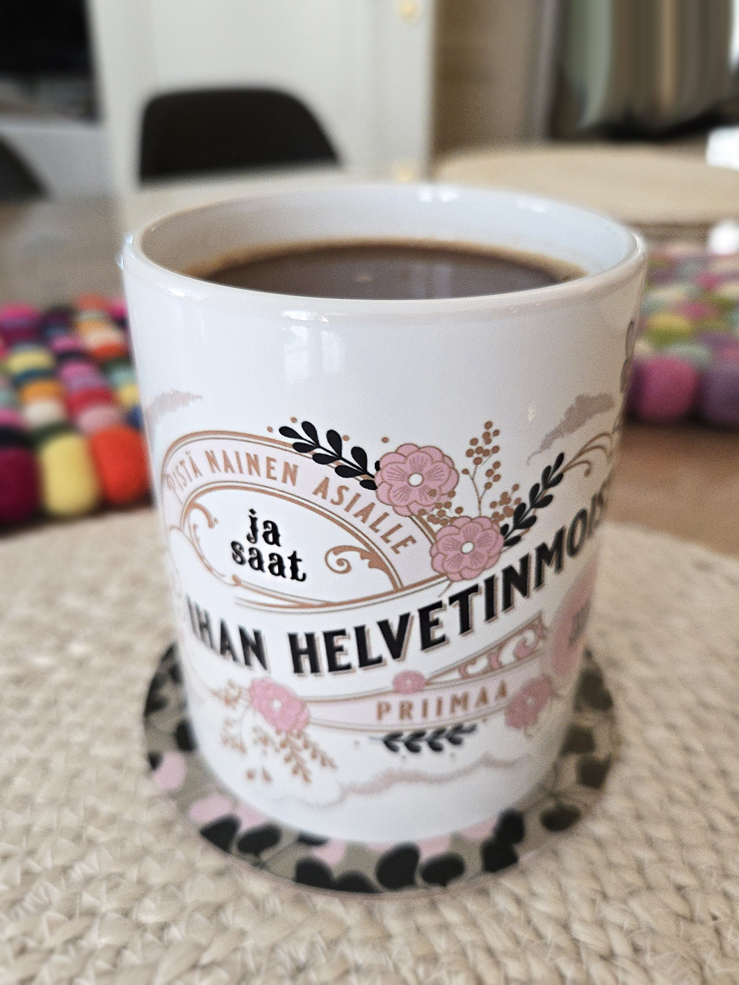 Tyypit Studion jo klassikoiksi muodostuneet Voimalause-tekstit naurattaa, vahvistaa, piristää - ne on otteita arkisesta elämästä. Voimalauseita löytyy vaihtuva valikoima erilaisina tuotteina. Tyypit Studio suunnittelee iloa sun elämään - jo vuodesta 2015!