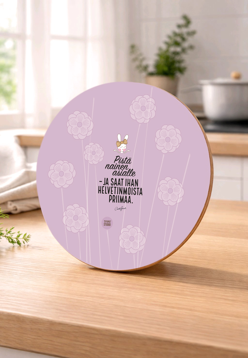 Tyypit Studion jo klassikoiksi muodostuneet Voimalause-tekstit naurattaa, vahvistaa, piristää - ne on otteita arkisesta elämästä. Voimalauseita löytyy vaihtuva valikoima erilaisina tuotteina. Tyypit Studio suunnittelee iloa sun elämään - jo vuodesta 2015!