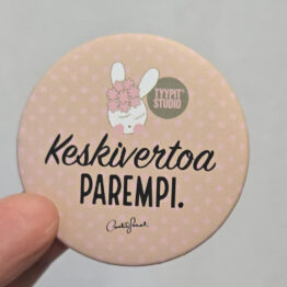 Tyypit Studion jo klassikoiksi muodostuneet Voimalause-tekstit naurattaa, vahvistaa, piristää - ne on otteita arkisesta elämästä. Voimalauseita löytyy vaihtuva valikoima erilaisina tuotteina. Tyypit Studio suunnittelee iloa sun elämään - jo vuodesta 2015!