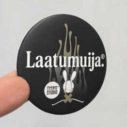 Tyypit Studion jo klassikoiksi muodostuneet Voimalause-tekstit naurattaa, vahvistaa, piristää - ne on otteita arkisesta elämästä. Voimalauseita löytyy vaihtuva valikoima erilaisina tuotteina. Tyypit Studio suunnittelee iloa sun elämään - jo vuodesta 2015!