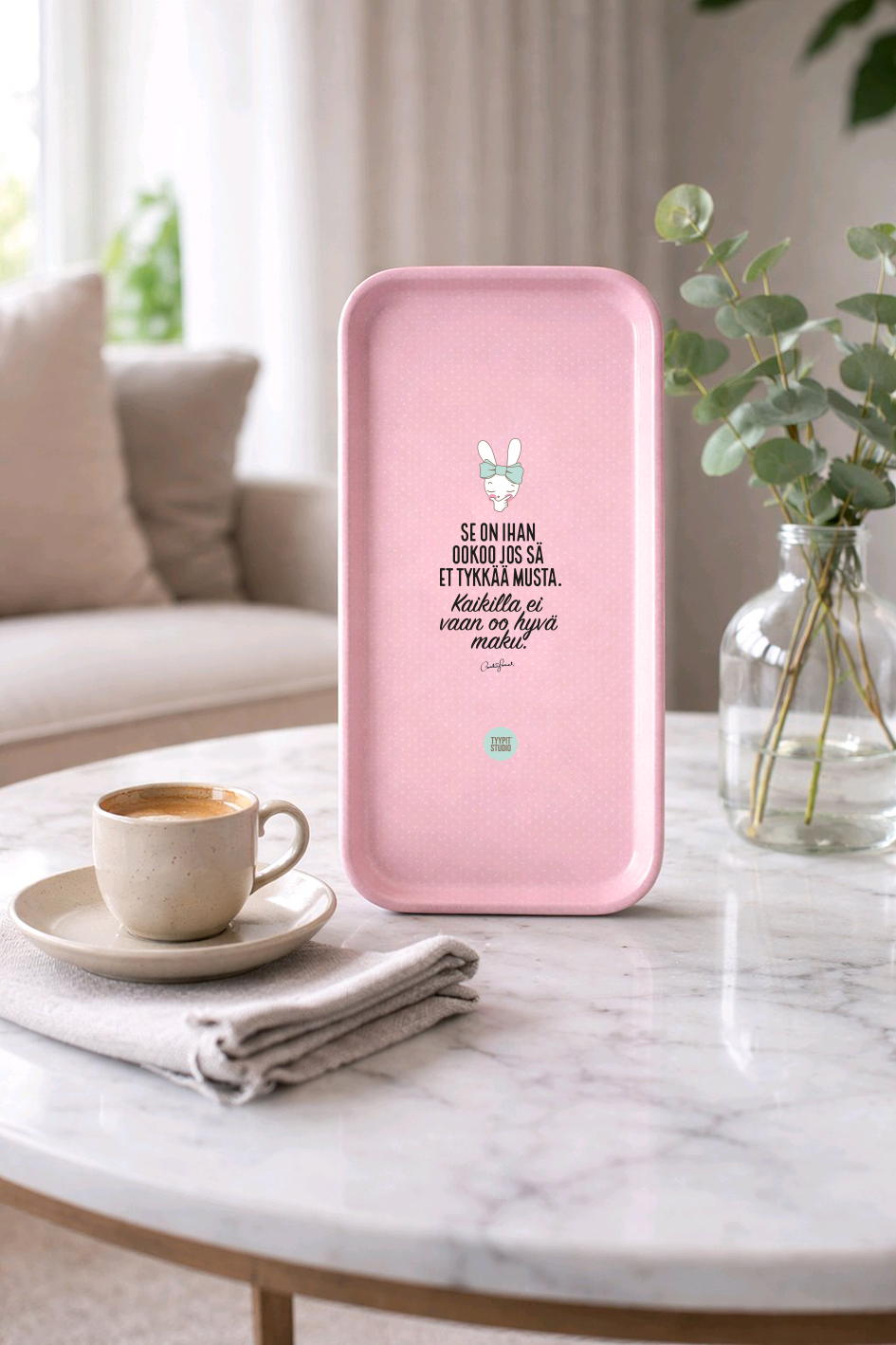 Tyypit Studion jo klassikoiksi muodostuneet Voimalause-tekstit naurattaa, vahvistaa, piristää - ne on otteita arkisesta elämästä. Laaja valikoima Voimalauseita löytyy vaihtuva valikoima erilaisina tuotteina. Tyypit Studio suunnittelee iloa sun elämään - jo vuodesta 2015!