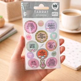 Tyypit Studion jo klassikoiksi muodostuneet Voimalause-tekstit naurattaa, vahvistaa, piristää - ne on otteita arkisesta elämästä. Laaja valikoima Voimalauseita löytyy vaihtuva valikoima erilaisina tuotteina. Tyypit Studio suunnittelee iloa sun elämään - jo vuodesta 2015!