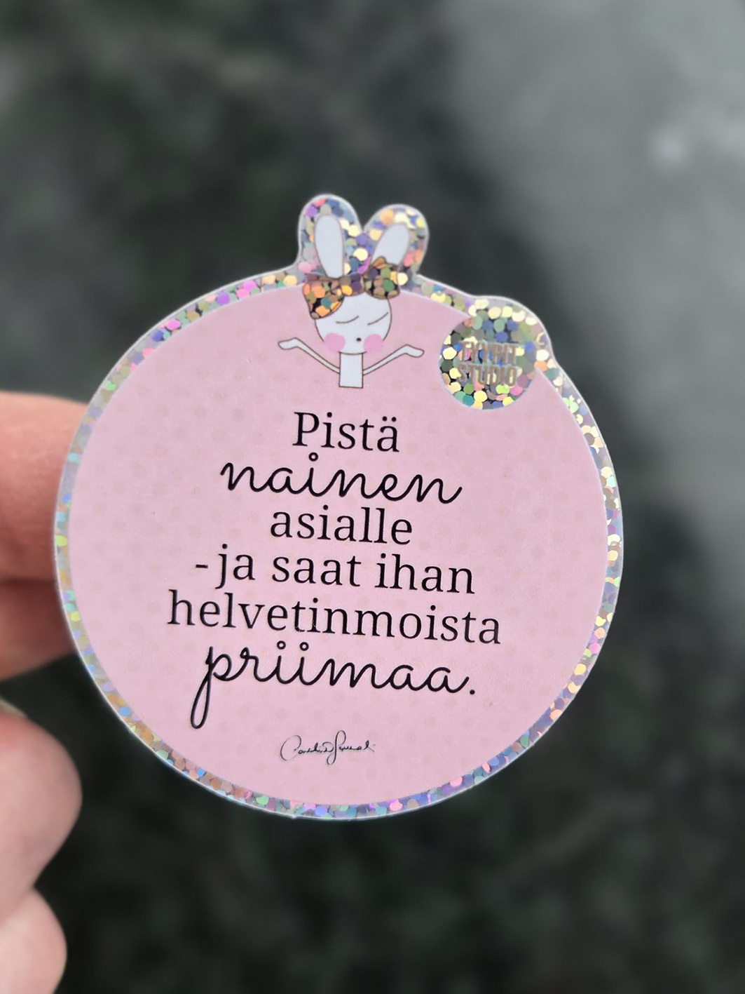 Tyypit Studion jo klassikoiksi muodostuneet Voimalause-tekstit naurattaa, vahvistaa, piristää - ne on otteita arkisesta elämästä. Voimalauseita löytyy vaihtuva valikoima erilaisina tuotteina. Tyypit Studio suunnittelee iloa sun elämään - jo vuodesta 2015!