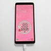 Samsung puhelimeen asennettu vaaleanpunainen Tyypit-taustakuva Pinkki karnevaalikeksi -tekstillä
