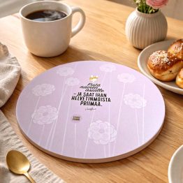 Tyypit Studion jo klassikoiksi muodostuneet Voimalause-tekstit naurattaa, vahvistaa, piristää - ne on otteita arkisesta elämästä. Laaja valikoima Voimalauseita löytyy vaihtuva valikoima erilaisina tuotteina. Tyypit Studio suunnittelee iloa sun elämään - jo vuodesta 2015!